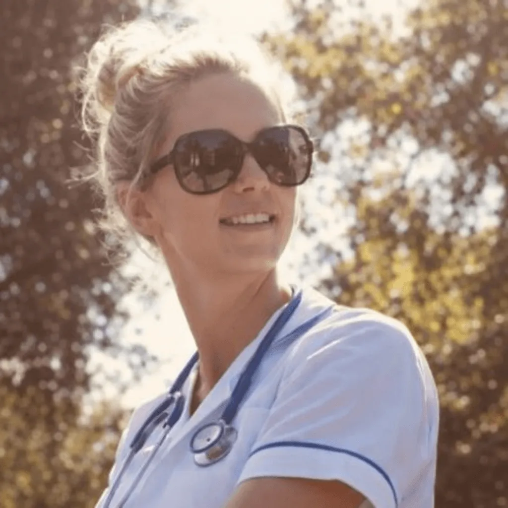 Kinésithérapeute pratiquant la rééducation périnéale